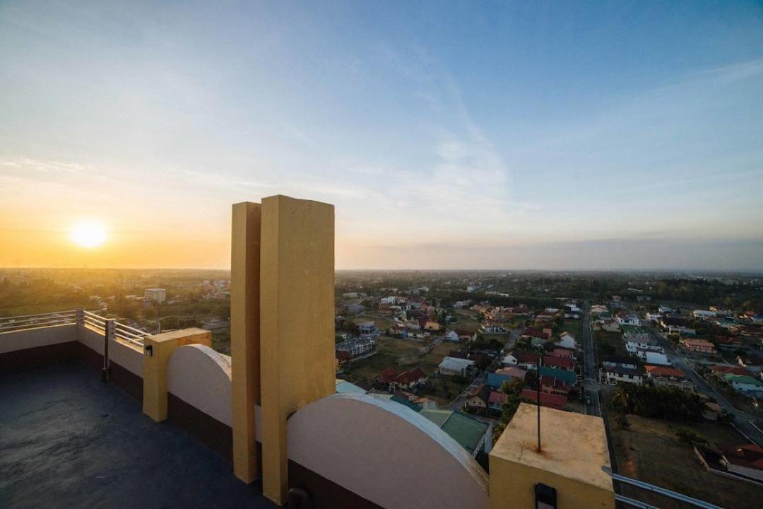 Cityland Tagaytay Taal Lake View City View Free Pool Parking Studios With Balcony Are City View Tagaytay City Buitenkant foto
