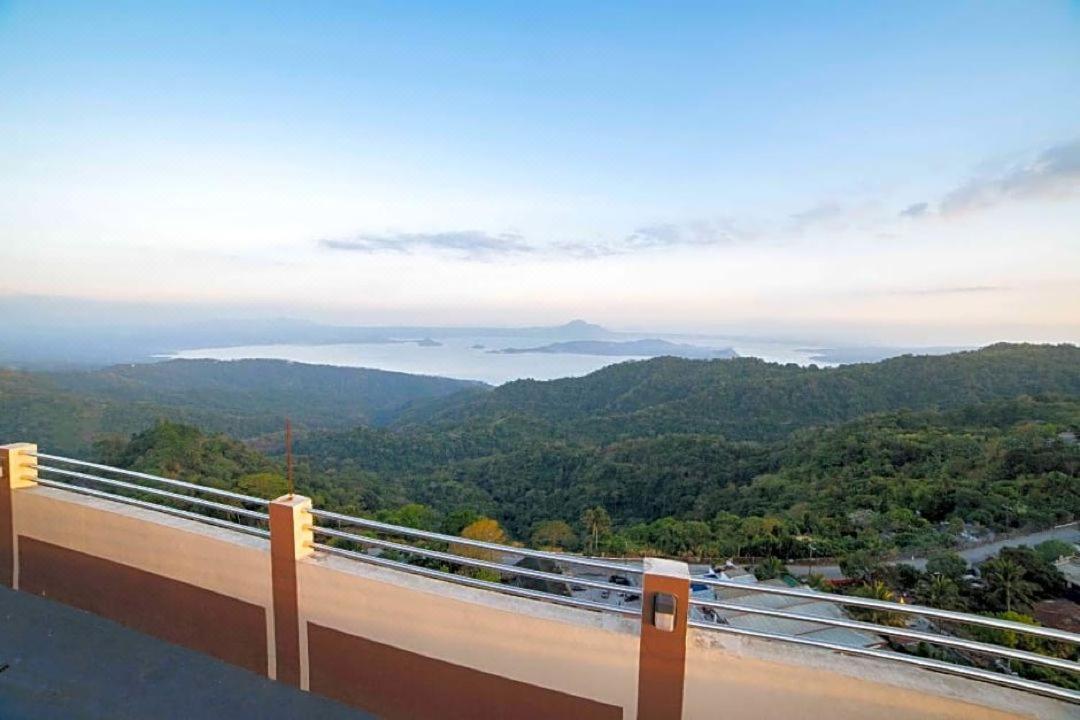 Cityland Tagaytay Taal Lake View City View Free Pool Parking Studios With Balcony Are City View Tagaytay City Buitenkant foto