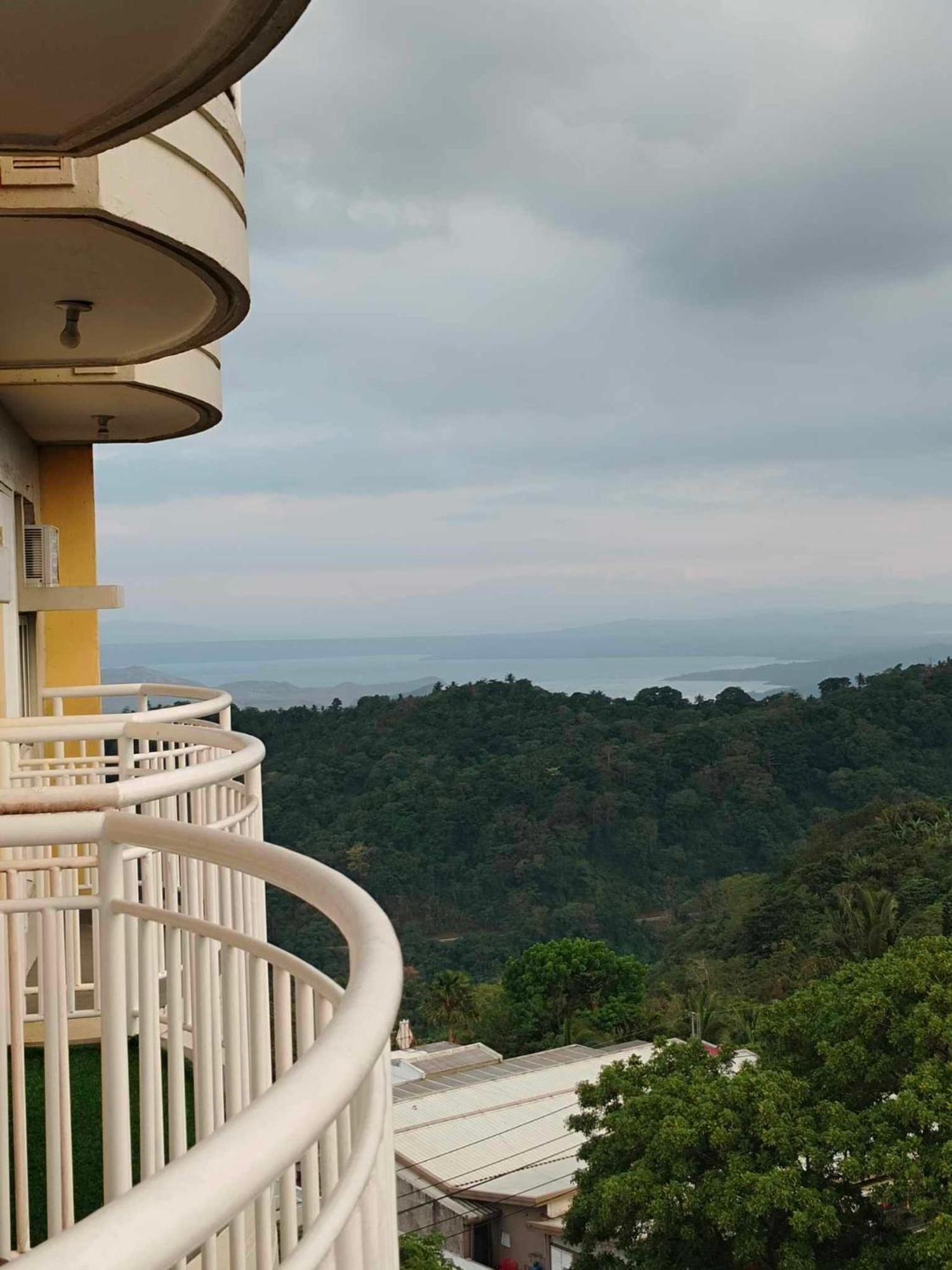 Cityland Tagaytay Taal Lake View City View Free Pool Parking Studios With Balcony Are City View Tagaytay City Buitenkant foto