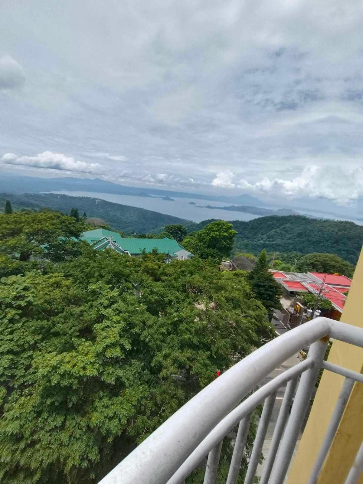 Cityland Tagaytay Taal Lake View City View Free Pool Parking Studios With Balcony Are City View Tagaytay City Buitenkant foto