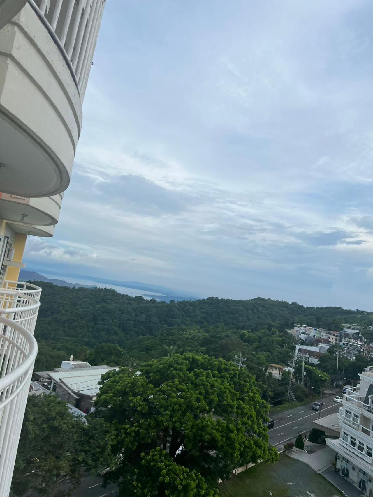 Cityland Tagaytay Taal Lake View City View Free Pool Parking Studios With Balcony Are City View Tagaytay City Buitenkant foto